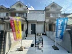 リビングの一角にはくつろげる畳コーナー♪
システムキッチン、食洗乾燥機、浴室暖房乾燥機など設備充実!
JR長岡京駅徒歩9分!