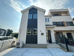 公園近く子育て環境良好♪
駅まで徒歩圏内！スーパーも近く買い物便利です！
24時間換気システムにオールインワン浄水栓など設備充実♪