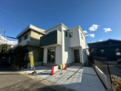 オール電化ZEH水準省エネ住宅!
敷地内には2台駐車可能です♪
生活利便施設が徒歩圏内!