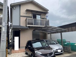 リフォーム完成予定2025年10月！クロス張替、トイレや洗面台などの設備交換済み！
敷地内2台駐車可能です！

