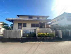 広々60坪超え！！
角地のため、日当たり良好◎
建築条件なし！お好きなハウスメーカーで建築可能！！
