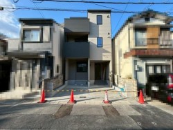 JR長岡京駅徒歩圏内！
南向きにつき、日当たり良好♪
敷地内2台駐車可能です！