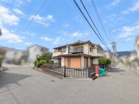  開放感と陽当たりを兼ね備えた東南角地！
JR馬堀駅まで徒歩7分！
住みやすい閑静な街♪