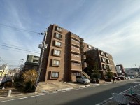 阪急・ＪＲ両駅利用できます★
イズミヤ横で買い物便利★