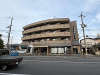 バス停まで徒歩1分★
ペット飼育可能物件です!!