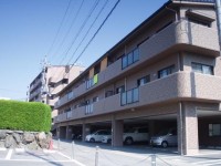 敷金礼金ナシになりました★
オートロック・エアコン付き★