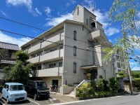 勝竜寺城公園前・住環境良好です★
トランクルームもありますよ！