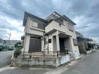 角地で日当たり良好な戸建賃貸★
小型犬もしくは猫の飼育OKです！