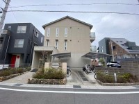 2013年6月完成の築浅★
オートロック・セキュリティ付★