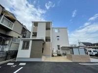 2021年2月完成の築浅物件★
防犯カメラ・オートロック付きで安心です★