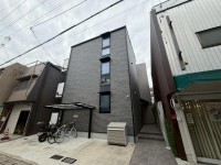 2022年9月完成の築浅物件★1フロア2住戸で快適★
淀駅まで徒歩2分で生活便利ですよ！