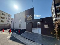  2025年12月完成の新築メゾネット★
駅まで徒歩8分です。ネット無料★

