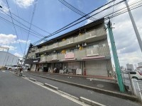  駅まで3分、人通りの多い立地の1階店舗です！
残置物でトイレあり！