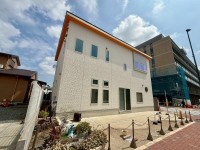  人通りが多い地域の1階店舗出ました！
敷地内に1台駐車可能です！