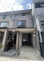  JR桂川駅徒歩2分★敷地内駐車場あります！
ペットの飼育もご相談ください！